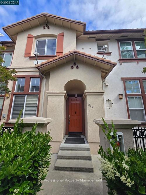 223 Santa Barbara St, San Pablo, CA, 94806-5026 | Card Image