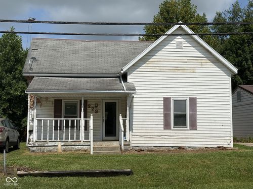 223 N Knightstown Rd, Shelbyville, IN, 46176-8906 | Card Image