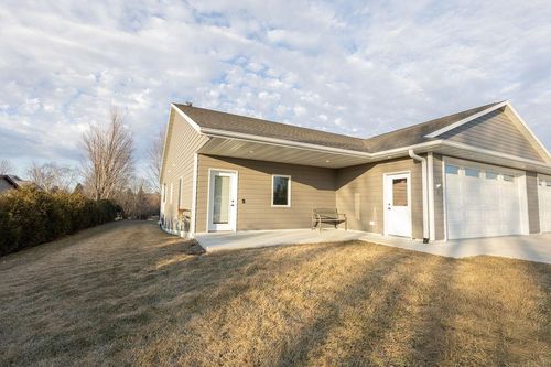 1-108 Highland Dr, Decorah, IA, 52101-1102 | Card Image