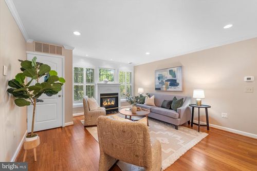226-6924 Fairfax Dr, ARLINGTON, VA, 22213-1075 | Card Image