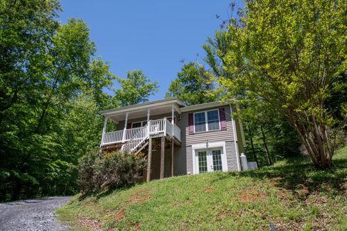 189 View Dr, FRONT ROYAL, VA, 22630-9379 | Card Image