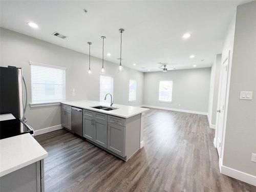 unit-b-144 W 5th St, Kemah, TX, 77565-2730 | Card Image