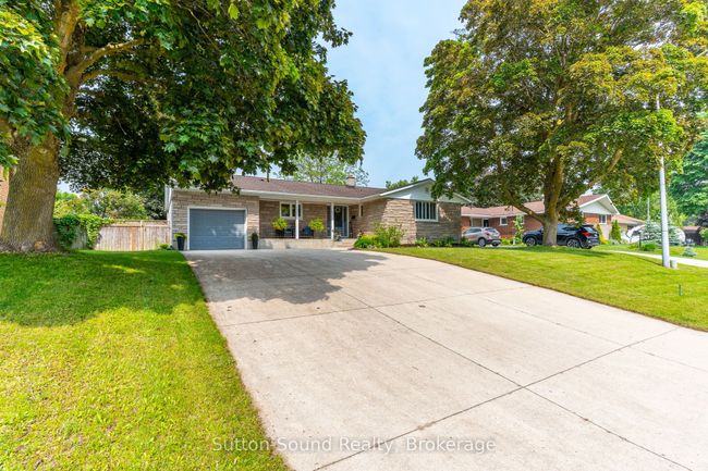 232 4th Ave, House other with 4 bedrooms, 3 bathrooms and 4 parking in Hanover ON | Image 4