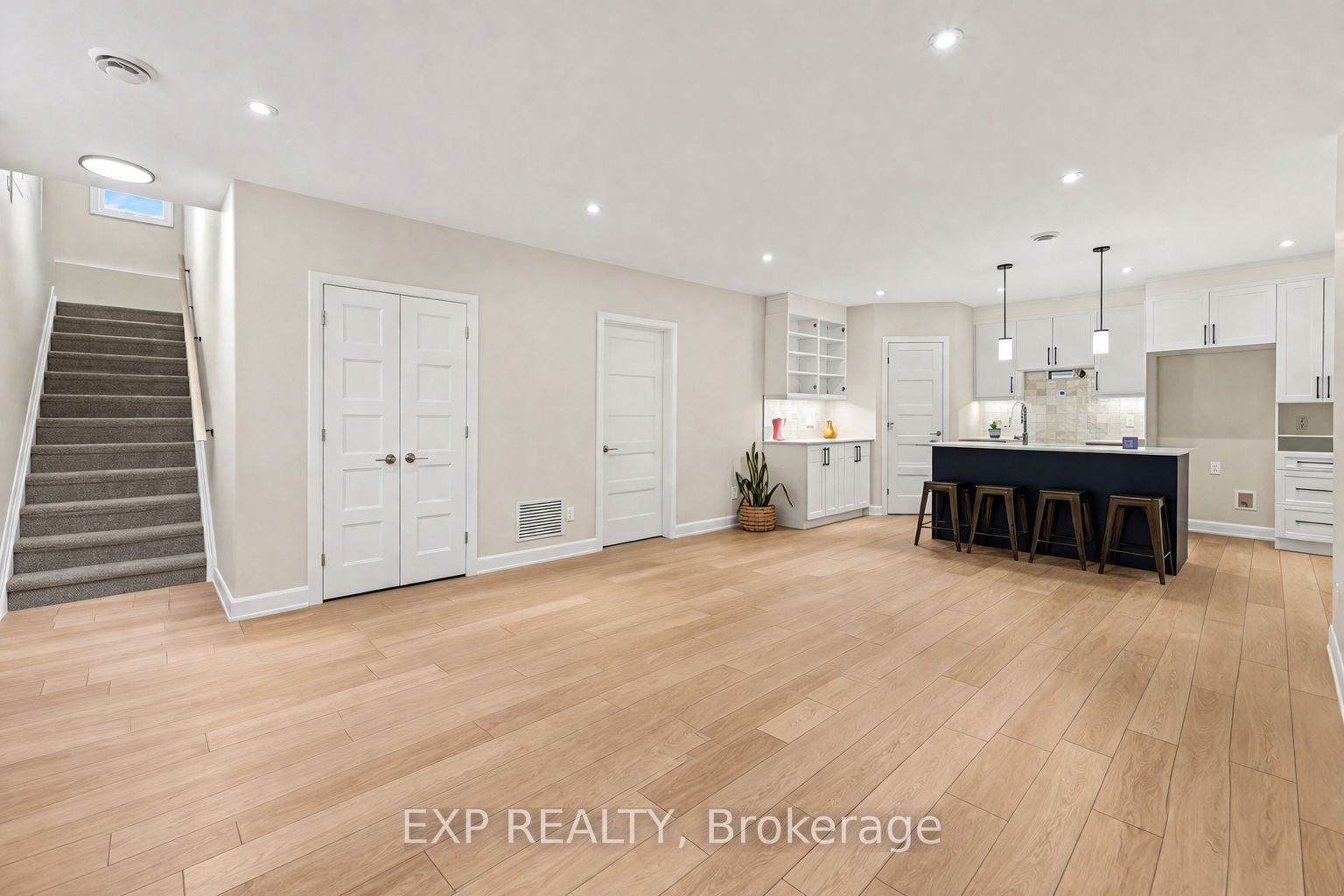 Residential Lease in Russell 4