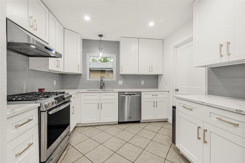 501 Jerry St, Houston, TX, 77022-3946 | Card Image