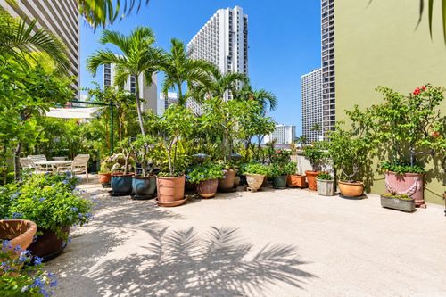 602-229 Paoakalani Ave, Honolulu, HI, 96815-3764 | Card Image