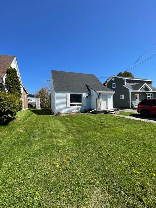 74 Eighth Ave, Larder Lake, ON, P0K1L0 | Card Image