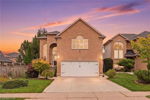 11 Redtail Cres, Hamilton, ON, L9B2R6 | Card Image