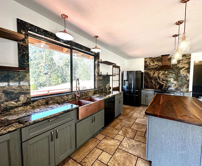 Kitchen | Image 12