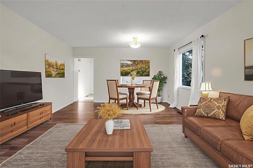 520 8th St E, Saskatoon, SK, S7H0P8 | Card Image
