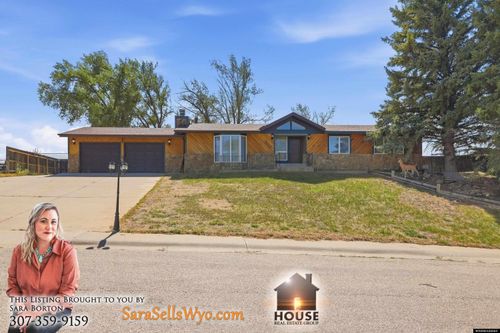 865 W Deer St, Glenrock, WY, 82637-5281 | Card Image