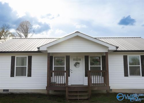 561 Walter Whitt Rd, Boaz, AL, 35956-5115 | Card Image