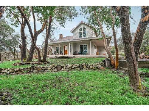 5655 Tamarack Ln, Central Point, OR, 97502-9516 | Card Image