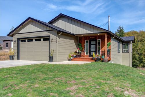 200 Red Hawk Dr, Castle Rock, WA, 98611-8068 | Card Image