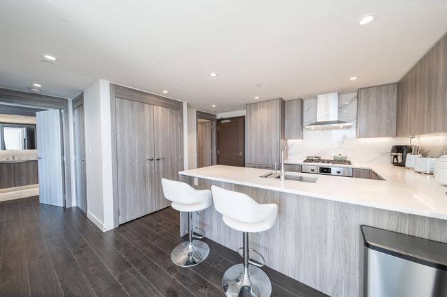 3702 - 9887 Whalley Blvd, Condo with 3 bedrooms, 2 bathrooms and 1 parking in Surrey BC | Image 11