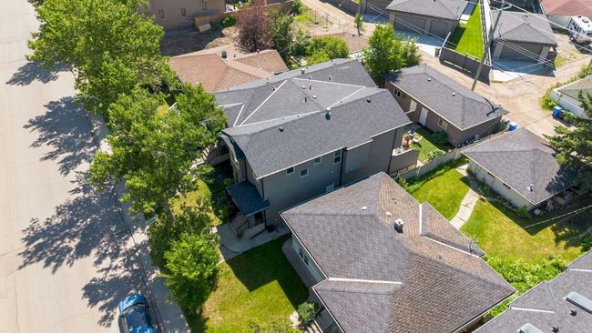 3531 3 Ave Sw, Home with 3 bedrooms, 3 bathrooms and 2 parking in Calgary AB | Image 4