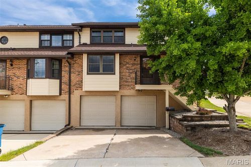 1300 Snapdragon Ct, Saint Louis, MO, 63146-4364 | Card Image