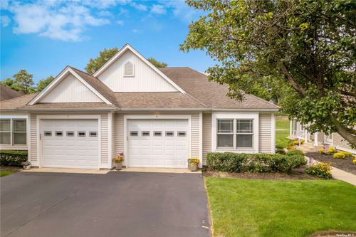 4-4 White Oak Court, Coram, NY, 11727 | Card Image