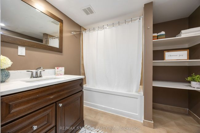 12 Sunset Ave, House other with 5 bedrooms, 2 bathrooms and 8 parking in Warwick ON | Image 32