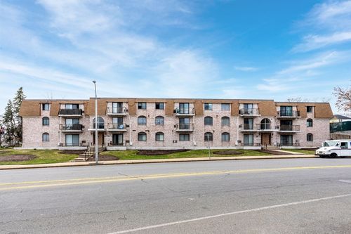 205-40 High St, Dedham, MA, 02026 | Card Image