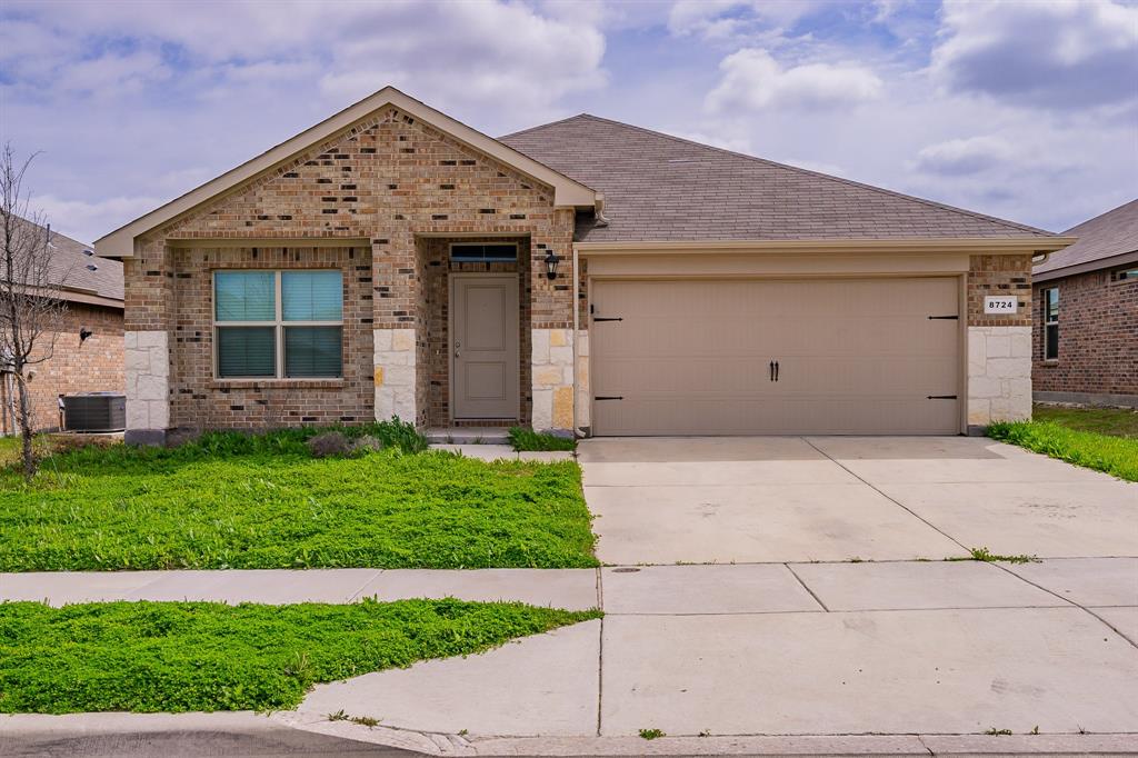 Smokehouse Dr, Fort Worth, TX 76179