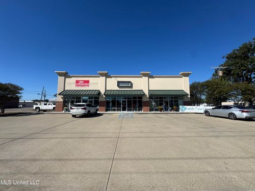 105 N Davis Ave, Cleveland, MS, 38732-2737 | Card Image