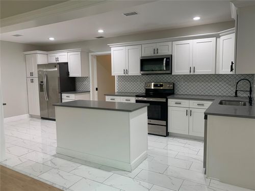 1524 18th Ave N, ST PETERSBURG, FL, 33704-3904 | Card Image