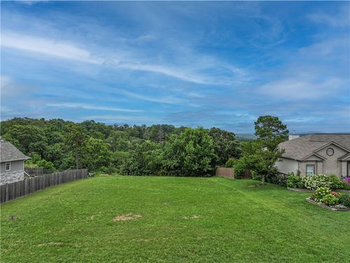 8 W Bluff Ln, Holiday Island, AR, 72631-9282 | Card Image