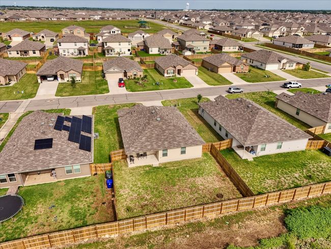 Aerial perspective of suburban area | Image 31
