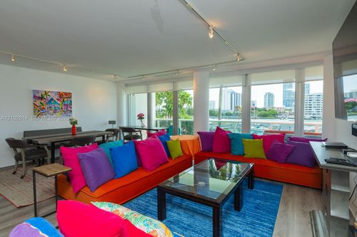 224-900 Bay Dr, Miami Beach, FL, 33141-5653 | Card Image