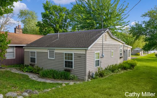 3309 Dumont Lake Dr, Allegan, MI, 49010-9583 | Card Image