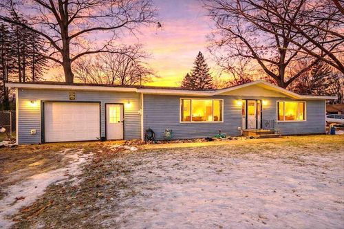 517 Colby St, Dowagiac, MI, 49047-8784 | Card Image