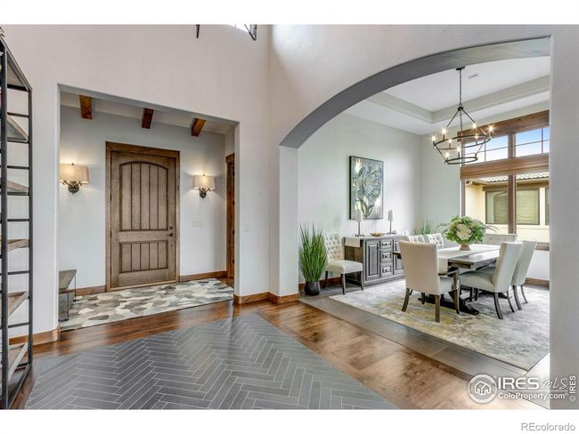 Spacious entry | Image 13