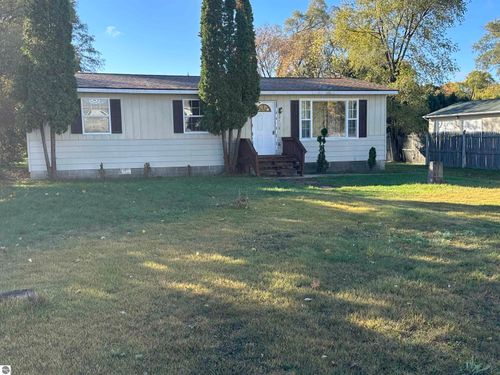 221 Dwyer Avenue, Clare, MI, 48617 | Card Image