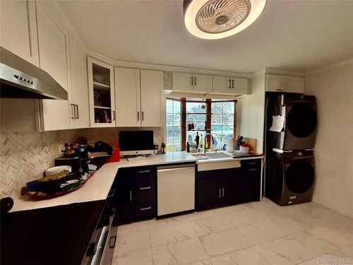 65 Prince Ln, Westbury, NY, 11590-6243 | Card Image