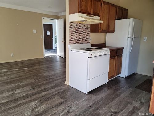 apt-104-16470 E 9 Mile Rd, Eastpointe, MI, 48021-2461 | Card Image