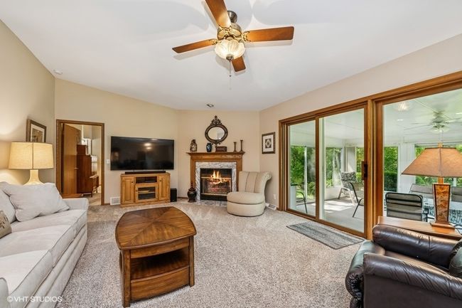 972 W Shore Dr, House other with 3 bedrooms, 3 bathrooms and 3 parking in Fox Lake IL | Image 5