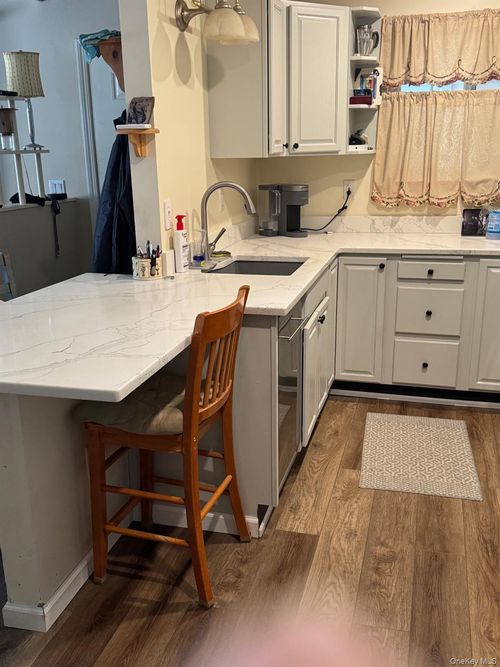 411 Fox Run Ln, Carmel, NY, 10512-2353 | Card Image