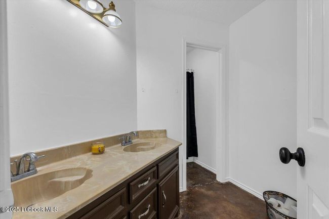 2022 Buffalo Dr, House other with 3 bedrooms, 2 bathrooms and null parking in Levelland TX | Image 23
