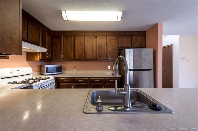 1 - 1 Oak Forest Dr, Condo with 3 bedrooms, 1 bathrooms and 2 parking in Manchester CT | Image 7