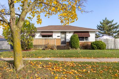 15 Sunnylea Dr, House other with 3 bedrooms, 2 bathrooms and 3 parking in Saint Catharines ON | Image 1