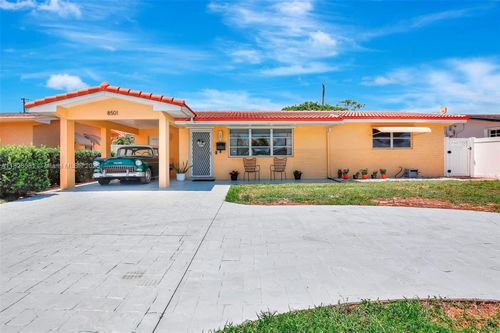 8501 Nw 11th Ct, Pembroke Pines, FL, 33024-4809 | Card Image
