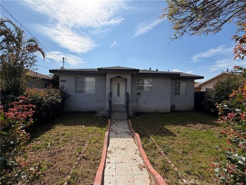 3924 W 104th St, Inglewood, CA, 90303-1811 | Card Image