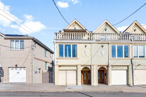 822 Dean Ave, Bronx, NY, 10465-1626 | Card Image