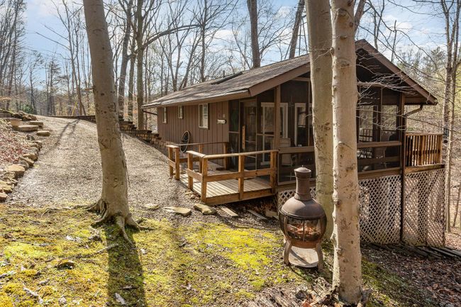 Driveway right to the door | Image 25