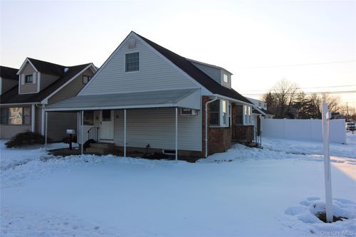 76 Vincent Rd, Hicksville, NY, 11801-1910 | Card Image