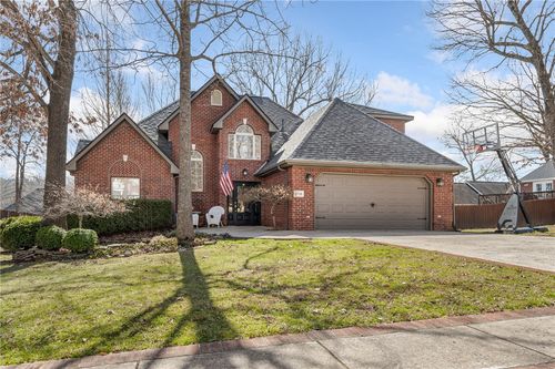 2718 Taylor Dr, Harrison, AR, 72601-8752 | Card Image