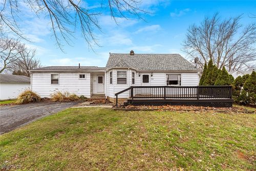 4556 Fishcreek Rd, Stow, OH, 44224-2152 | Card Image