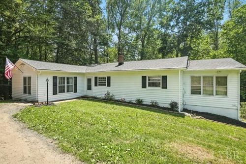2471 Trent Hatchery Rd, Appomattox, VA, 24522-5514 | Card Image