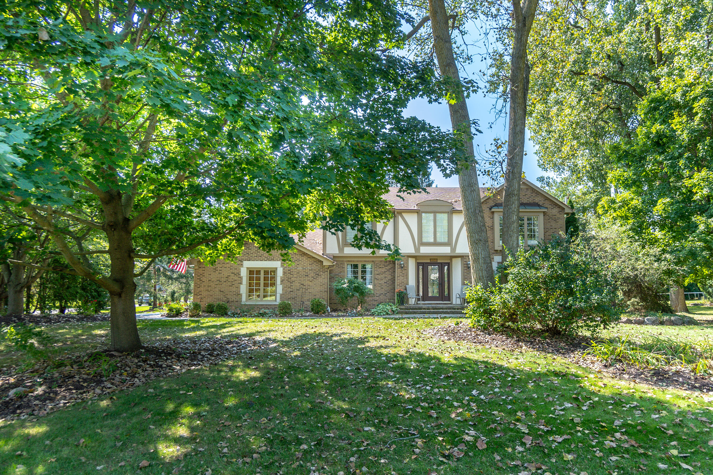 Elmsmere Dr, Northville, MI 48167